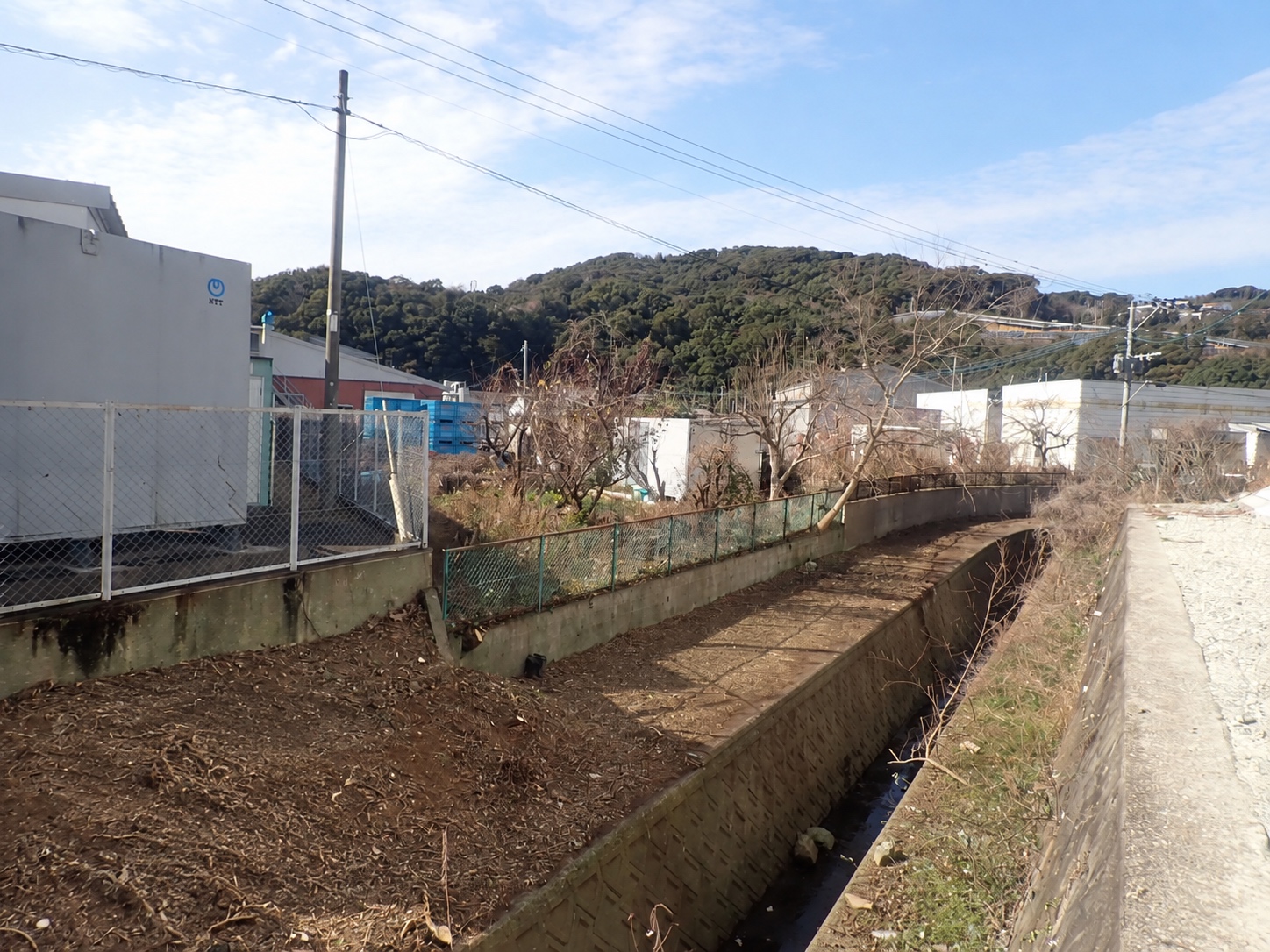 施設外 除草 完了の写真