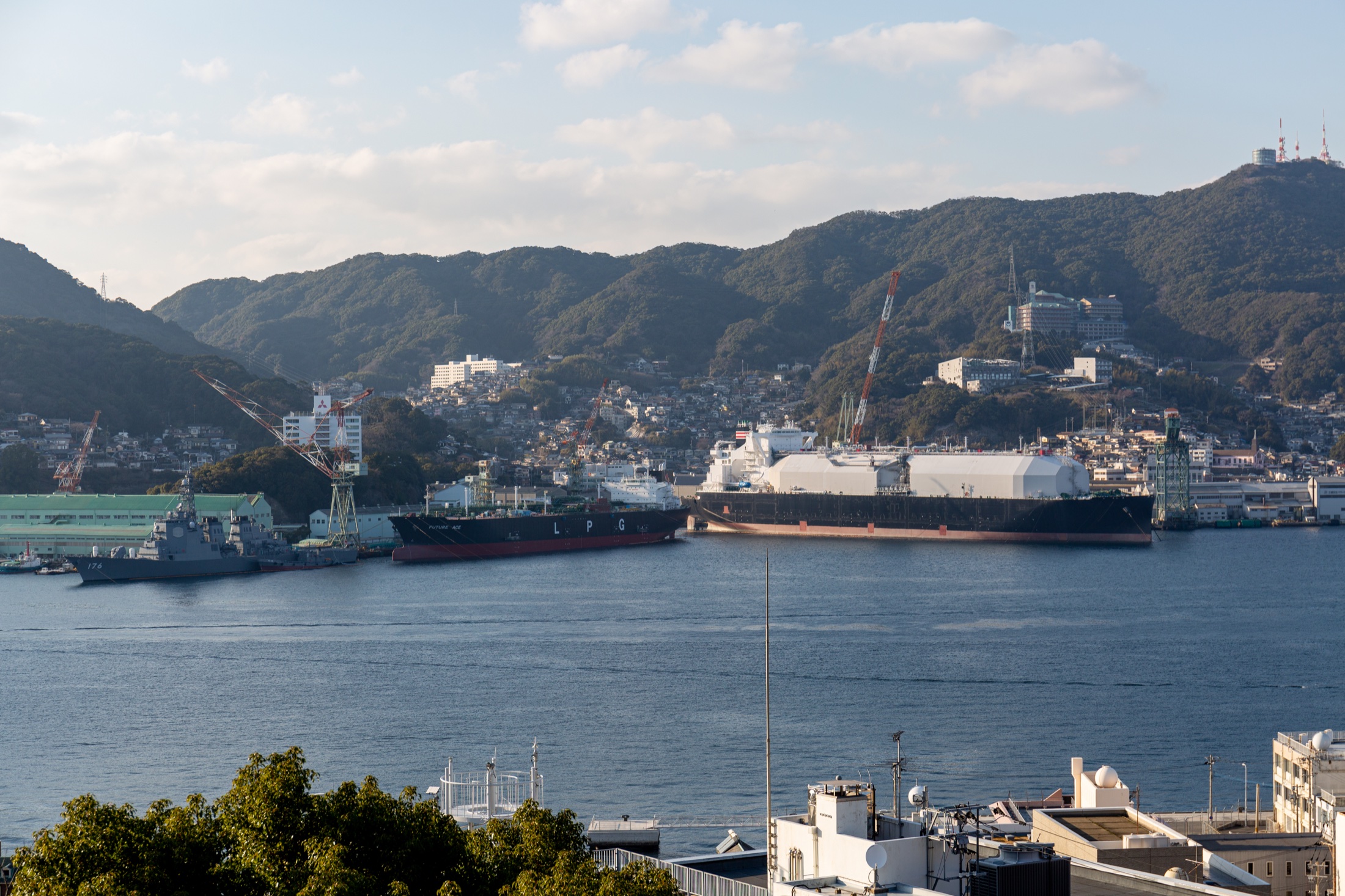長崎の街並みと海を望む風景